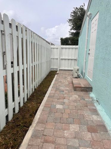 2850 Kentucky St, West Palm Beach FL  33406-4243 exterior