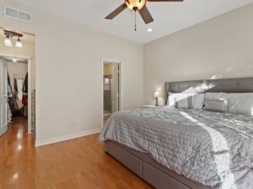 7356 Leescott Ave, Van Nuys CA  91406-2629 exterior