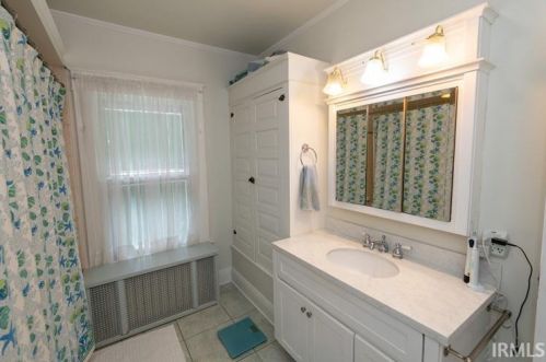 321 Edgewater Dr, Mishawaka IN  46545-6910 exterior