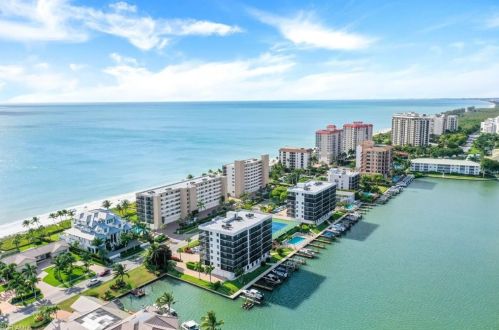 10562 Gulf Shore Dr, Naples FL  34108-2050 exterior