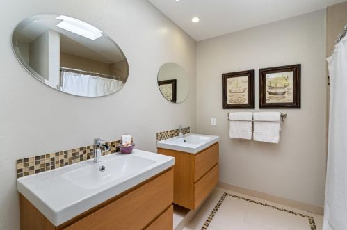 2510 Hastings Dr, Belmont CA  94002-3322 exterior