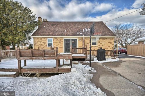 7211 Jefferson St, Harrisburg PA 17111-5246 exterior