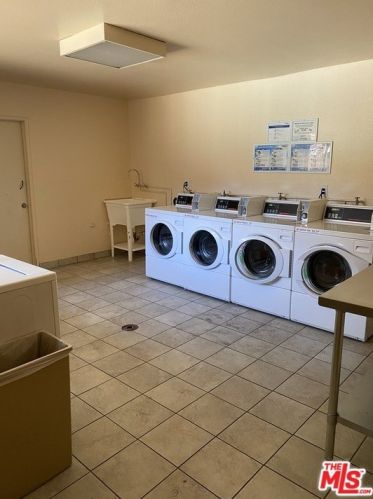 5414 Newcastle Ave, Van Nuys CA 91316-2015 exterior