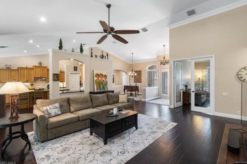 8117 Lowbank Dr, Naples, FL 34109-0776