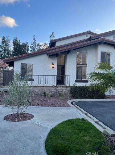 5052 Atherton St, Long Beach, CA 90815-3721