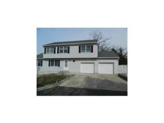 2 Club Dr, Helmetta, NJ 08828-1105