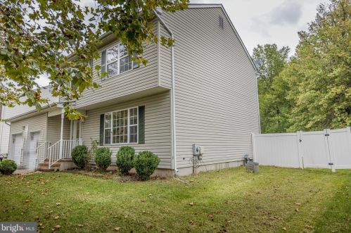 8 Springmeadow Dr, Trenton, NJ 08638-2037