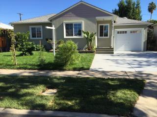 5652 Lasaine Ave, Van Nuys, CA 91316-1314