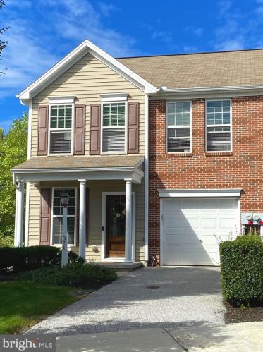 871 Fawn Ln, Hummelstown, PA 17036-7203