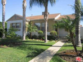 19406 Vanowen St, Los Angeles, CA 91335-4919