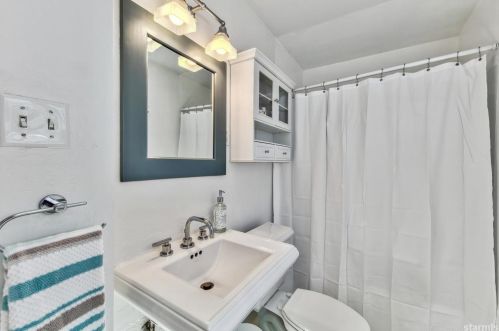 2902 Oakland Ave, South Lake Tahoe CA  96150-7843 exterior