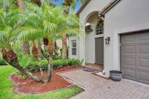 1405 158th Ave, Hollywood, FL 33027-2356