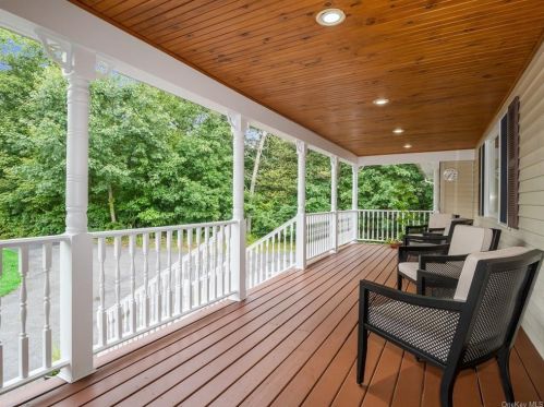 527 Pleasant Ridge Rd, Poughquag, NY 12570-4911