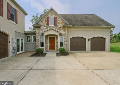 4205 Prosperous Dr, Harrisburg PA  17112-6038 exterior