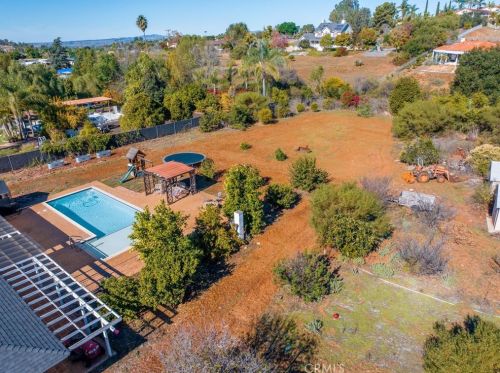 1768 Queens Way, Vista, CA 92084-3642