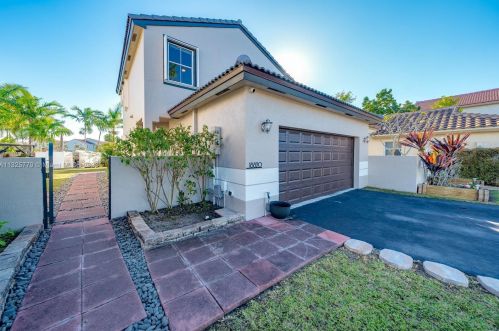 18820 19th St, Hollywood, FL 33029-3845