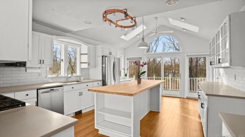 75 Nubel Ln, New Canaan CT  06840-6913 exterior