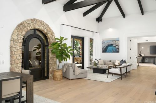 12 Clancy Ln, Rancho Mirage CA  92270-4501 exterior