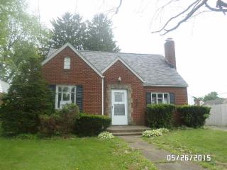 2010 Spring Ave, Canton, OH 44714-2182