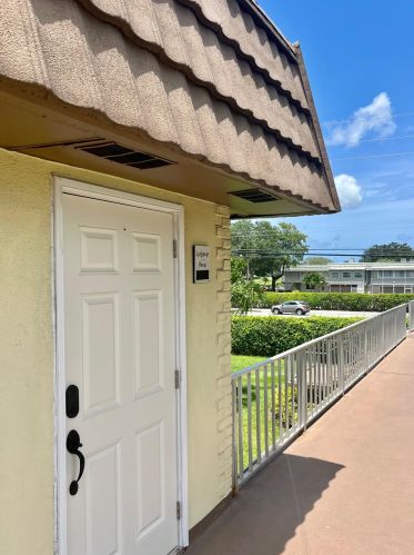 123 Saxony C, Delray Beach FL  33446-1828 exterior