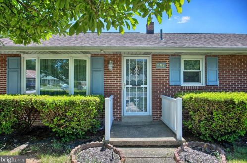 586 G St, Carlisle, PA 17013-1368