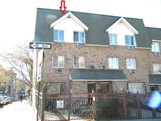 476 186th St, Bronx, NY 10458-7759