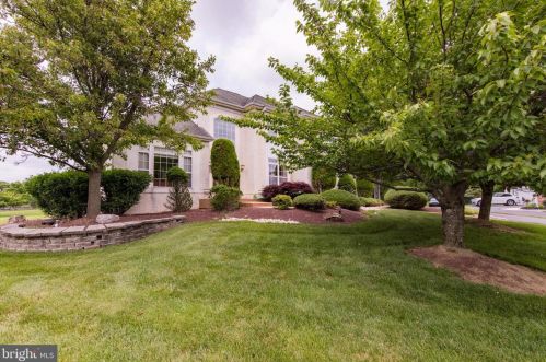 19 Dover Pl, Southampton, PA 18966-2596