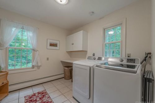 75 Great Ring Rd, Sandy Hook CT 06482-1605 exterior