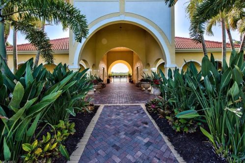 12859 Carrington Cir, Naples FL  34105-5005 exterior