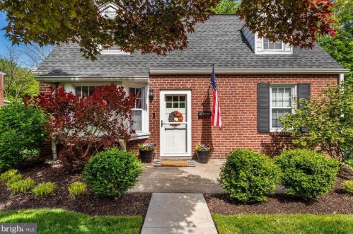 28 Surrey Dr, Newtown Square, PA 19073-4219