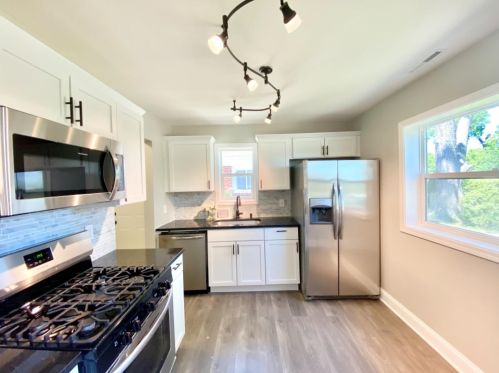 7706 Manor Ave, Hammond IN  46321-1023 exterior