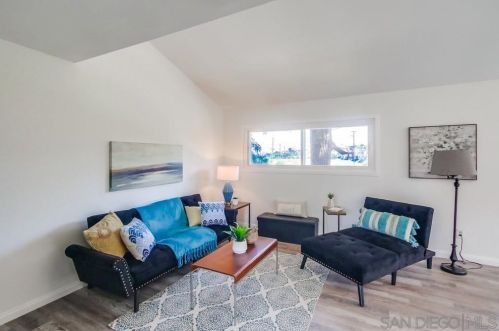 2251 Famosa Blvd, San Diego, CA 92107-1872