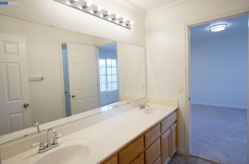 682 Vasconcellos Ave, Manteca CA  95336-8546 exterior
