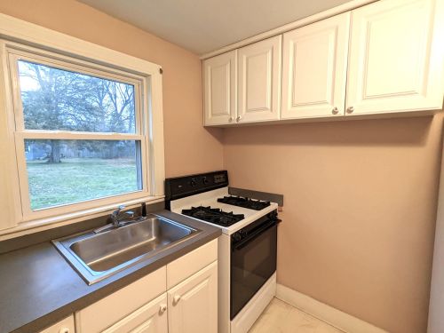 97 Wheeler Ave, Salem NH  03079-3494 exterior