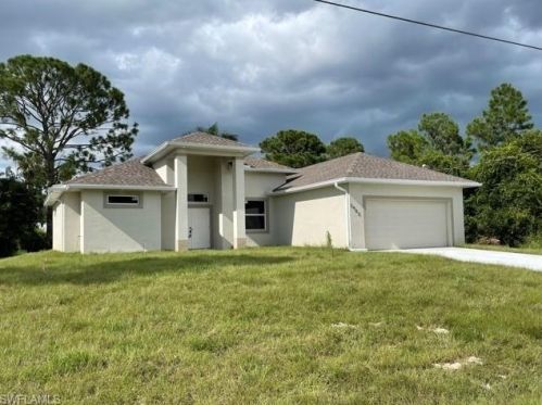 2902 13th St, Lehigh Acres, FL 33976-3026