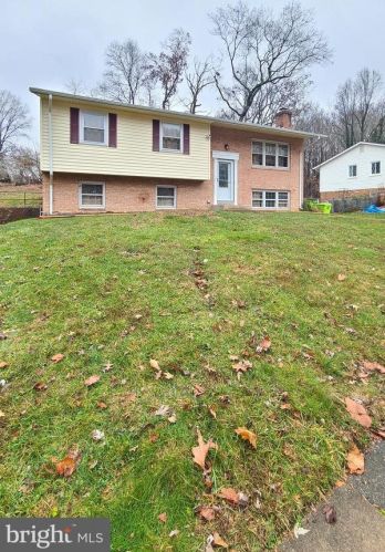 12513 Colby Dr, Woodbridge VA  22192-2106 exterior