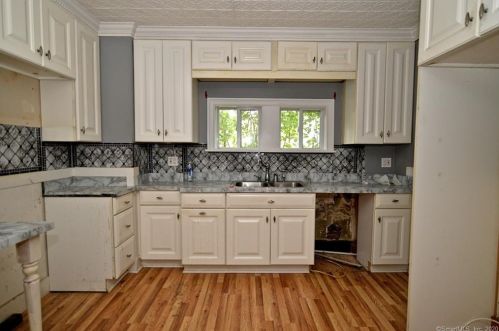 17 Evans St, Waterbury, CT 06708-2210