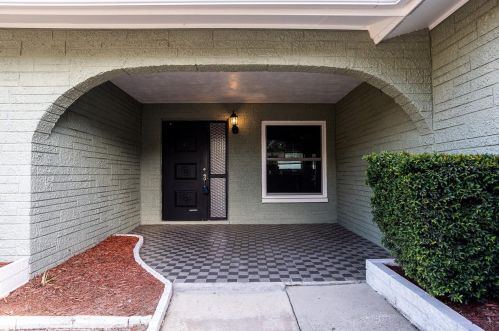 1423 Oleander Dr, Tarpon Springs, FL 34689-2307