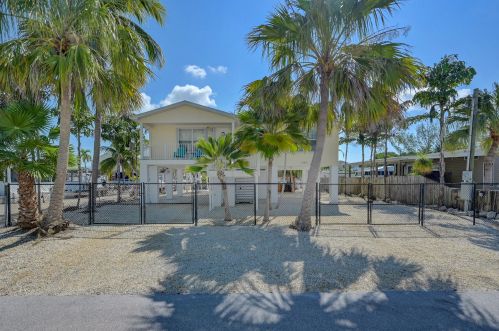 239 Lower Matecumbe Rd, Key Largo, FL 33037-3054