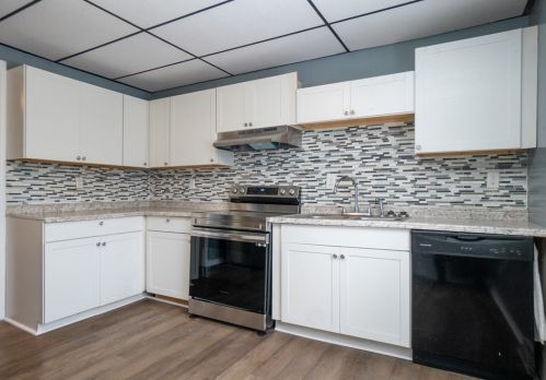 828 Crest St, North Charleroi, PA 15022-1084