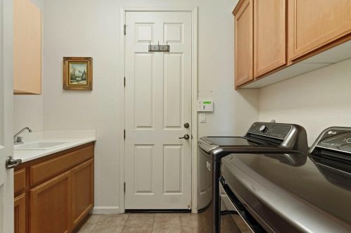 767 Red Barn Pl, Lathrop CA  95330-8975 exterior