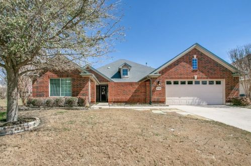 9720 Amber Ct, Denton, TX 76207-8694
