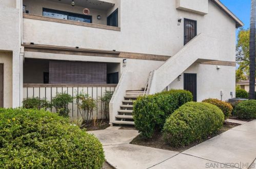 3673 Avocado Village Ct, La Mesa, CA 91941-7376