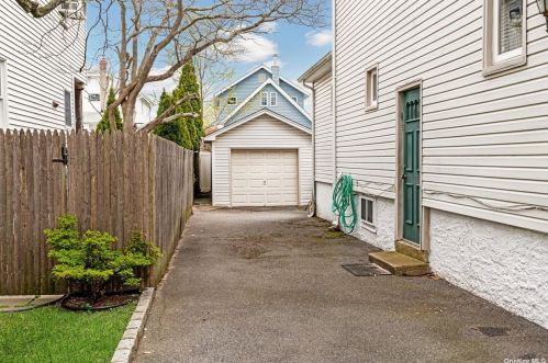 3089 Skillman Ave, Rockville Centre, NY 11572-4422