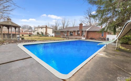 11 Sussex Rd, East Brunswick, NJ 08816-3245