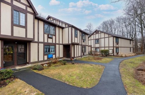153 Foxwood Close, Milford, CT 06461-2732