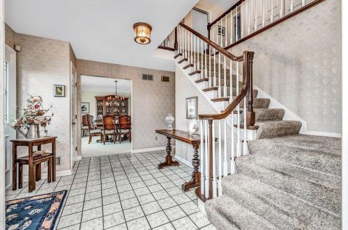 2002 Beechcroft Ct, Cincinnati OH 45233-1713 exterior