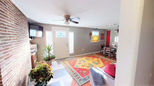 170 Giddings Ave, Windsor CT 06095-3743 exterior