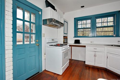 226 Old Mill Rd, West Nyack NY  10994-1414 exterior