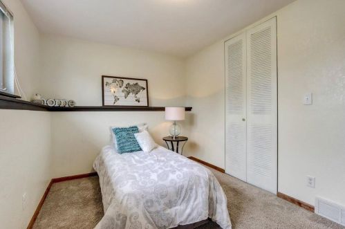 1022 121, Milwaukee WI 53226-3309 exterior